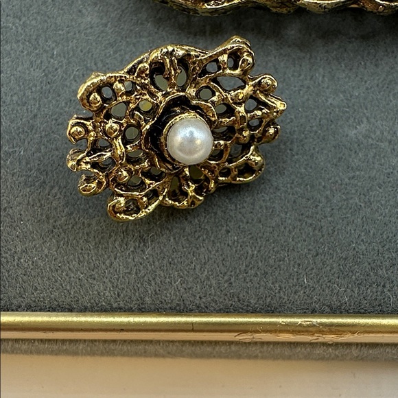 Elegant Gold and White Floral Jewelry Set vintage brooch and earrings